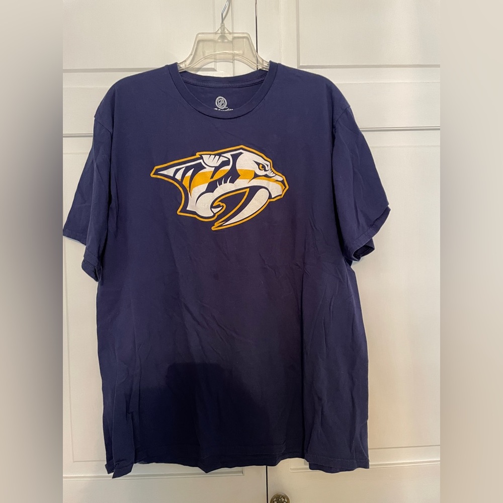 Fanatics Nashville Predators t shirt like new! XL